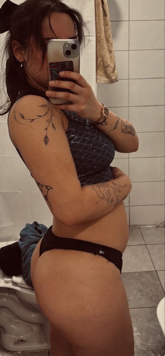 Purple_Fairy99's tweet photo. Hola 😳 quería dejarle mi insta nuevo y mi armaste 😳 los espero 

https://t.co/ek8Gpa0UV3

https://t.co/dW9yaPFkaD

#chilena #chile #hotgirl #arsmate #onlyfans #tiktol #follow #followme #bugboobs #tetona https://t.co/zzFKjb4Irr