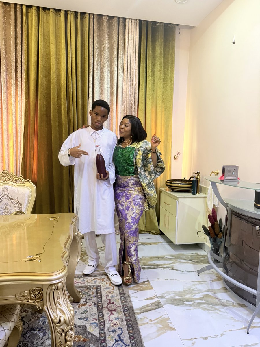 AD-Oprah tweet media