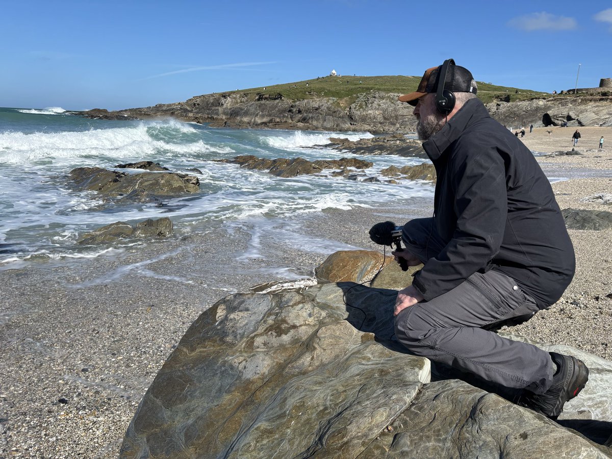 Audioistic_'s tweet photo. Costal sound recordings are some of the most challenging but they are the most fun. Especially when you have curios dogs with you. Collecting sounds for a new film. 
#sounddesign #soundrecording #soundforfilm #audioistic #cornishcoast https://t.co/I4D9NjsidP