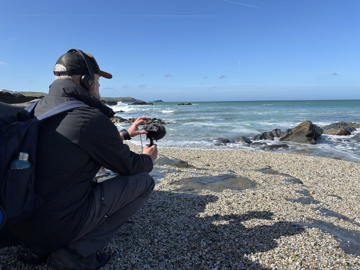 Audioistic_'s tweet photo. Costal sound recordings are some of the most challenging but they are the most fun. Especially when you have curios dogs with you. Collecting sounds for a new film. 
#sounddesign #soundrecording #soundforfilm #audioistic #cornishcoast https://t.co/I4D9NjsidP