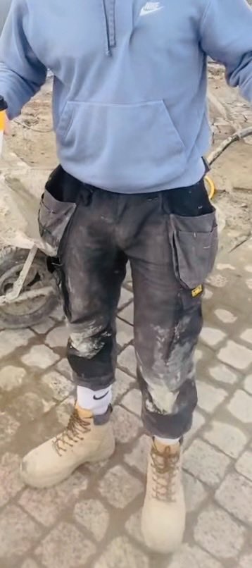 ScaffHunter's tweet photo. ππ #builder #brickie #tradie #fittradie #bulge #builderbulge #workgear #nike #hoodie #workboots #dewalt #worksocks #socktuck #whitesox #bootworship #sockworship π½ https://t.co/Z9h4buid4L