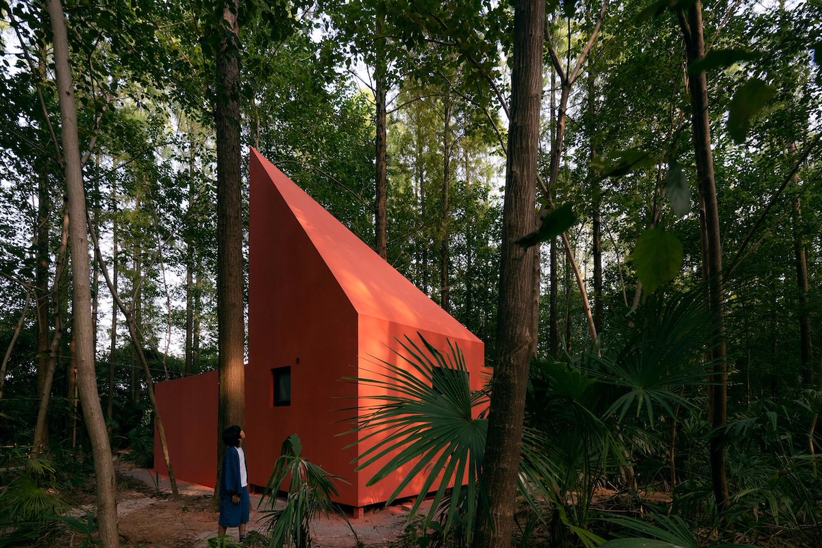 journaldesign's tweet image. Red Cabin, une parenthèse rouge au coeur de la forêt en Chine
Découvrez ce projet d'habitat immersif ici : urls.fr/-O6X8x

#architecture #prefab #timber #red #cabin #forest #Wuhan #China