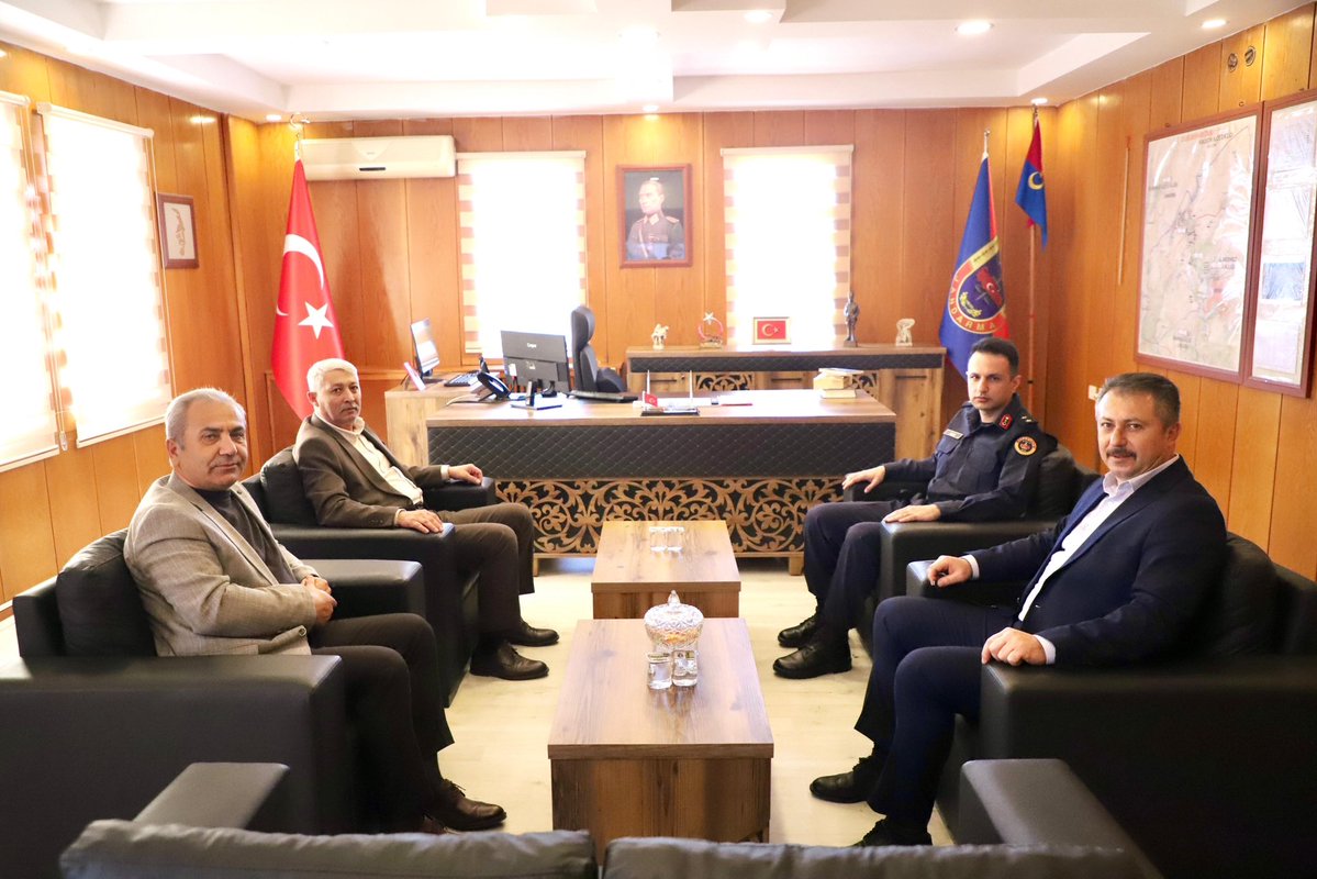 Belediye Başkan Vekilimiz Sayın Aydın Demirdirek, Başkan Yardımcımız Sayın İbrahim Aydın ve  1. Meclis Başkan Vekilimiz Sayın Hamdi Açıkgöz, Yahşihan İlçe Jandarma Komutanı Sayın Üsteğmen Kadir Akın’ı makamında ziyaret ettiler. Misafirperverliği için kendisine teşekkür ederiz.