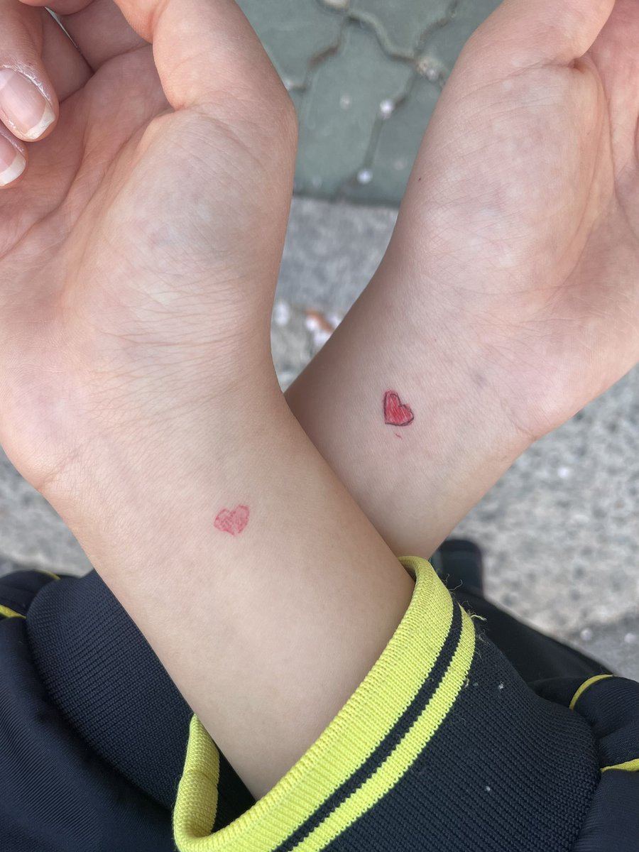 kiko_6979k's tweet photo. 짠! 학교에서 한 낙서에여 으음… 낙서 위치가 왜 저긴지 안 궁금해여..? https://t.co/RkYGvkPn6Q