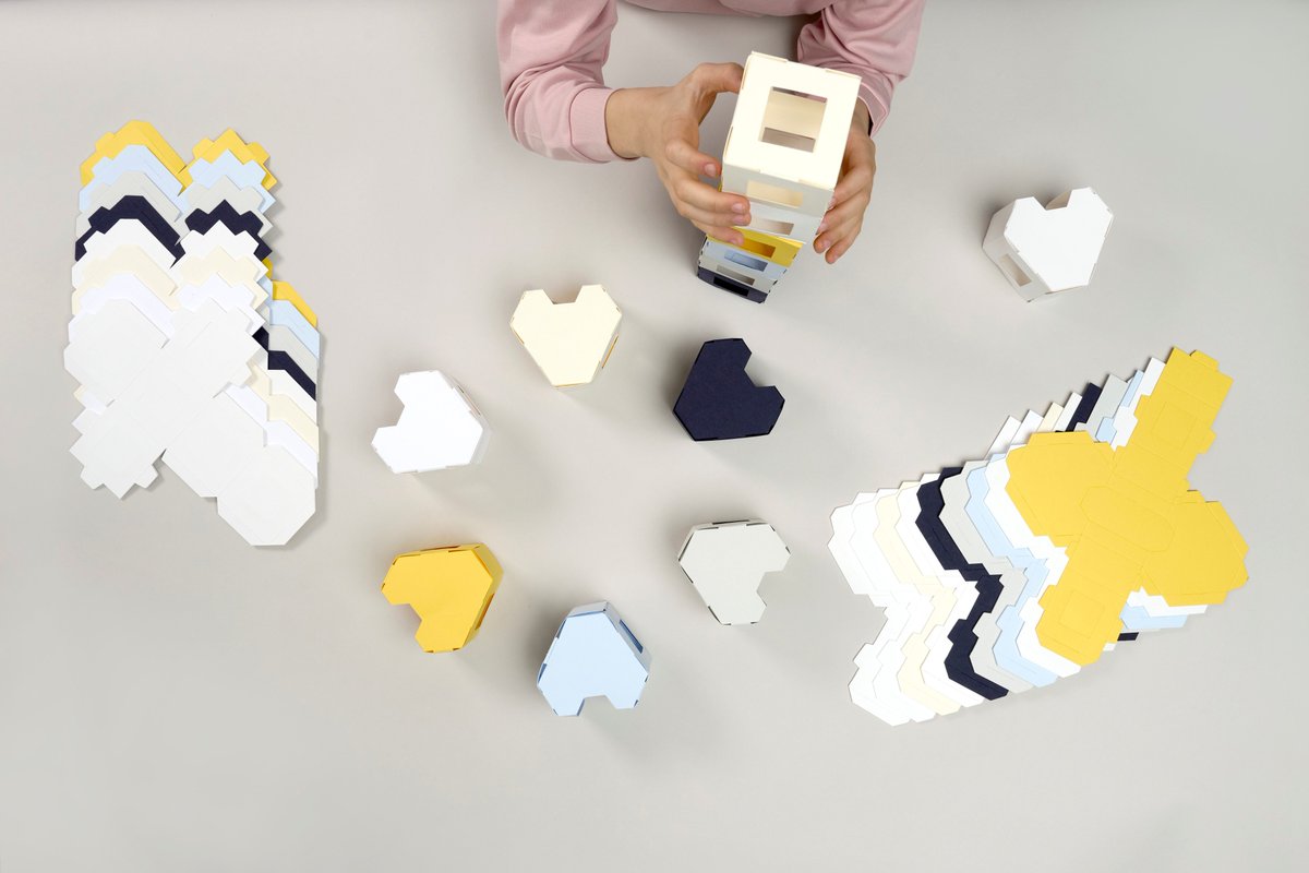 NoaHaim's tweet image. Using @gmundpaper  Paper Cotton, a durable, tree-free paper made from textile waste, we highlight how innovative materials can support longevity and responsible resource use.

📸 Aldwin van Krimpen
#sustainability #materialinnovation #circulardesign