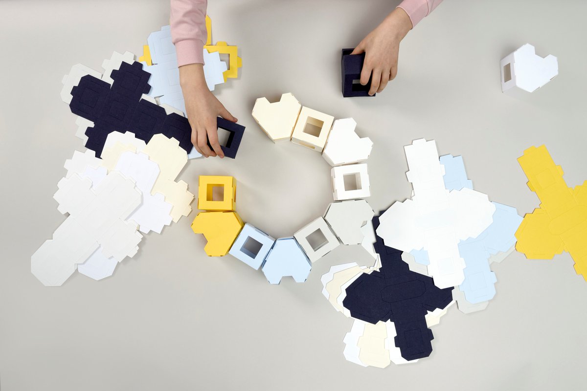 NoaHaim's tweet image. Using @gmundpaper  Paper Cotton, a durable, tree-free paper made from textile waste, we highlight how innovative materials can support longevity and responsible resource use.

📸 Aldwin van Krimpen
#sustainability #materialinnovation #circulardesign