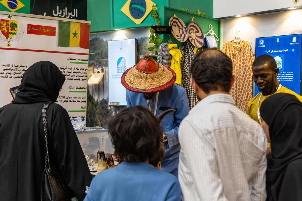 fcf_iu_edu's tweet image. أجواءٌ مفعمة بالحياة وتفاعلٌ باهر يصنعه زوارنا في #مهرجان_الثقافات_والشعوب 14، حيث تلتقي الثقافات في رحاب #الجامعة_الإسلامية لتجسد المعنى الحقيقي لـ التواصل العالمي.
#هنا_العالم