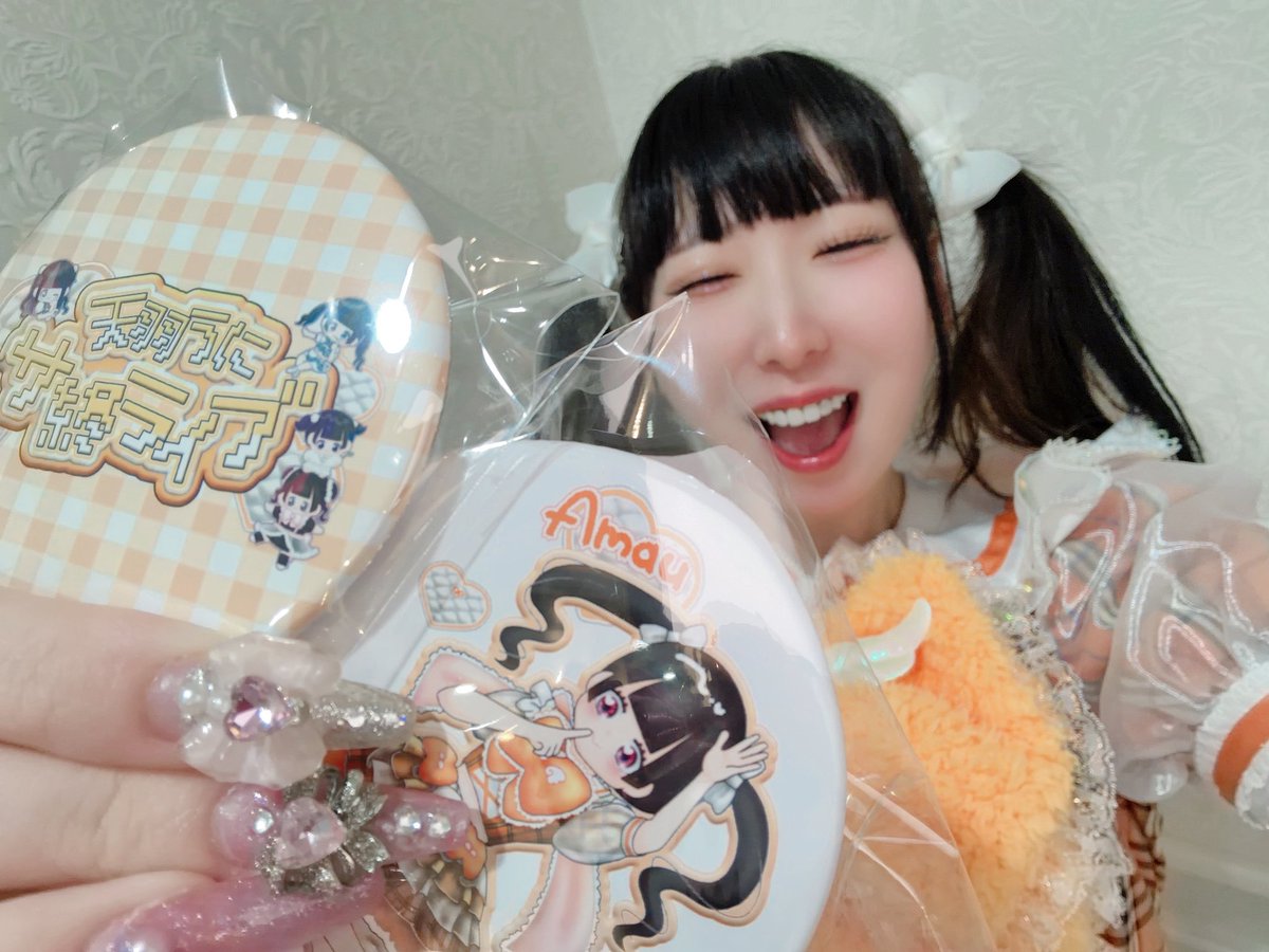 himitsu_usagi's tweet photo. 【4月8日グッズ販売】

🤍サ終グッズ
・Ｔシャツ 残り3枚
・アクリルグッズ 完売御礼

🤍チェキ 1枚1000円
3枚以上を同時購入の方には、イベント缶バッジ2個セットをプレゼント🎁
(1人1セットまで、先着順なくなり次第終了)

🤍過去の天羽うにグッズを若干数販売
トートバッグ、Ｔシャツ、扇風機など https://t.co/OJi6s0ZMTY