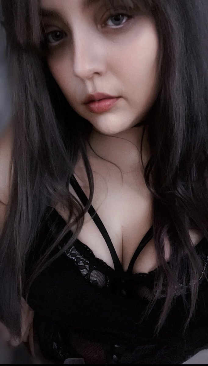 Syrabella2k's tweet photo. Behind the CAW

✧ 𝕹𝖆𝖒𝖊: Sam

✧ 𝕬𝖌𝖊: Late 30s — 𝖆 𝖗𝖊𝖆𝖑 𝖑𝖎𝖋𝖊 𝕰𝖑𝖉𝖊𝖗 𝕰𝖒𝖔 🖤🥀

✧ 𝕳𝖔𝖒𝖊: 𝕿he Shire 

✧ Efed 𝕰𝖝𝖕𝖊𝖗𝖎𝖊𝖓𝖈𝖊:
📡 Since the Chat Dice AOL era (’99–2K)
🩸 18+ 

🖋️ Descriptive RP https://t.co/juKPlydCdd