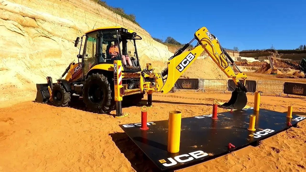 DiggerManBlog's tweet image. JCB Operator Challenge 2026 (Have You Got What it Takes!) 

earthmoversmagazine.co.uk/digger-man/vie…

#backhoeloader #diggermanblog #earthmovers #excavators #jcb #operatorchallenge