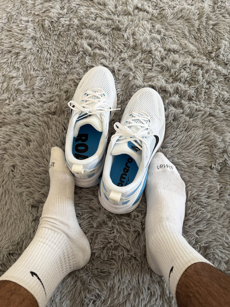 MaxMaxberg150's tweet photo. Digging the new kicks ? https://t.co/fcuPJJ20lX