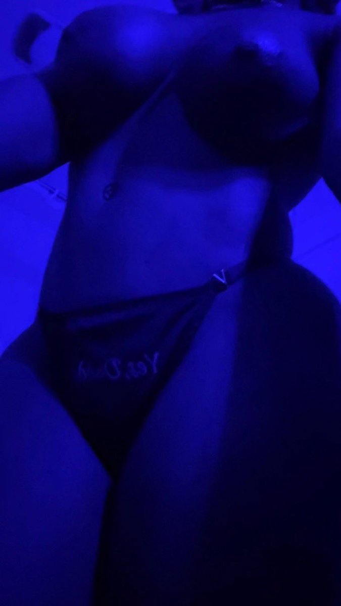 Roses 💕💕💦🥒 tweet media