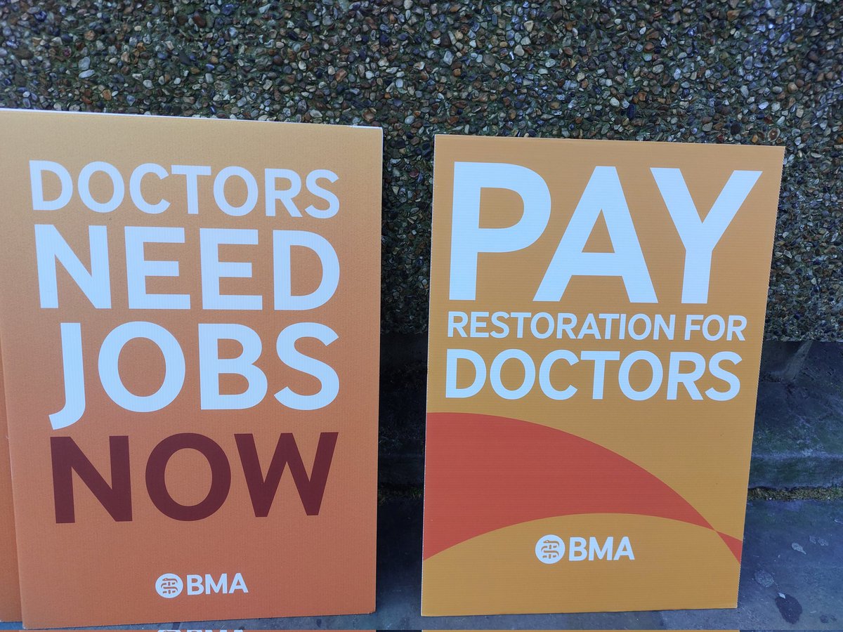 NSSN_AntiCuts's tweet photo. #NSSN supporting @TheBMA @BMAResidents #strike
@BMALondon
#PayRestoration #TrainingPlaces #SaveOurNHS https://t.co/Y5Jf8QoTDO