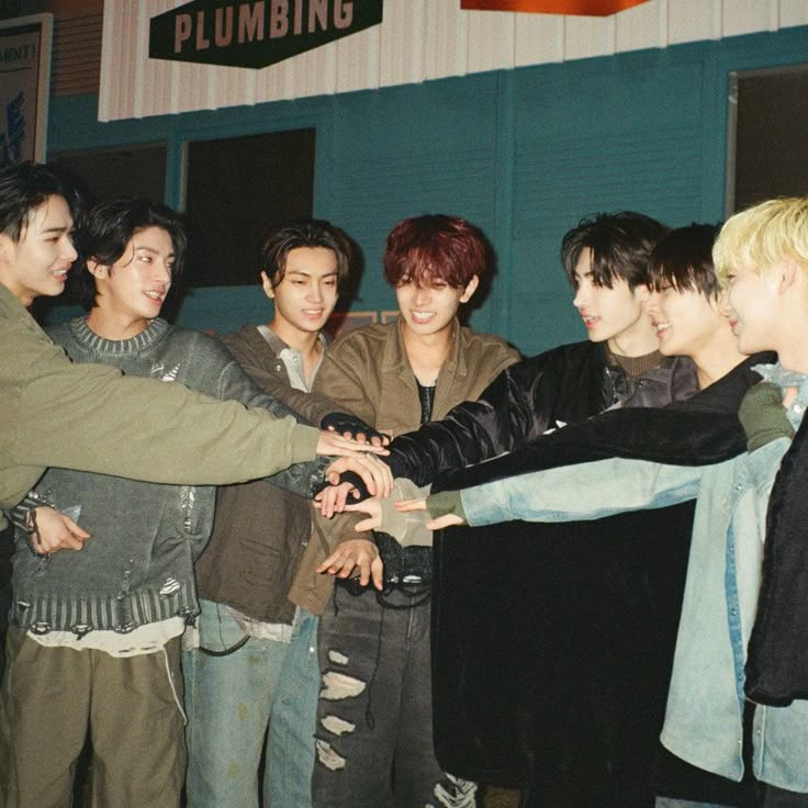 # лика ;; enhypen⁷ 🧡 tweet media