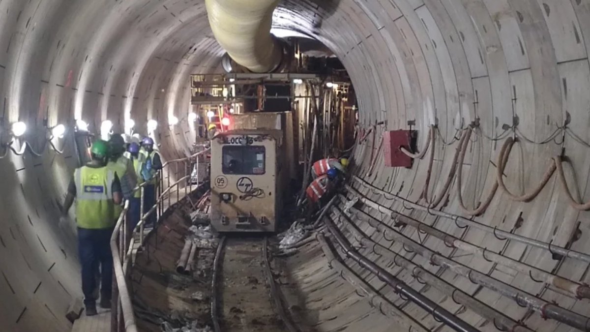 RailAnalysis's tweet photo. #PatnaMetro advances #MoinulHaq #RajendraNagar underground stretch with precision tunnelling
Read more: https://t.co/qoCQ5rxEeZ
#PMRCL #Construction #Girder #Infrastructure #Metro #Tunnel #Station #RajendraNagarTerminal #Safety #TunnelBoringMachine #TBM #RailAnalysis https://t.co/lEQ17HhRbH