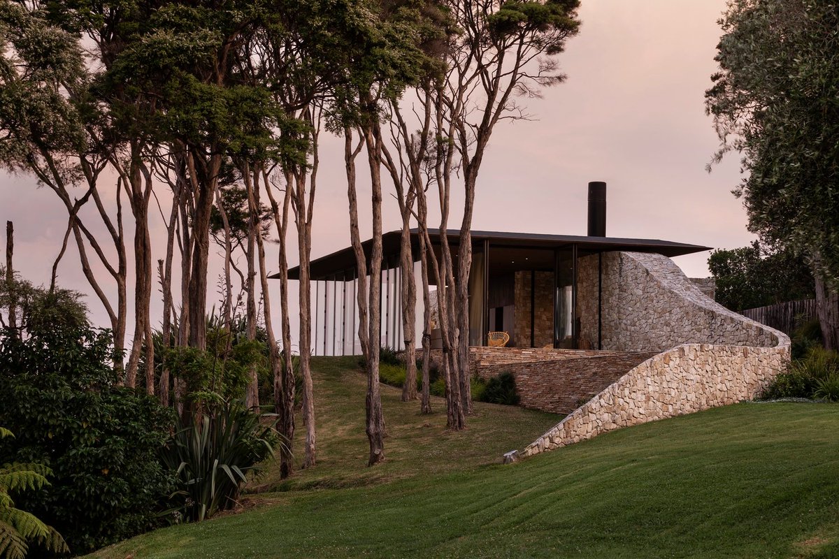 ArchDaily's tweet photo. Waiheke House by Cheshire Architects
New Zealand 🇳🇿

#photography: Sam Hartnett
https://t.co/znhcmxtyFk https://t.co/r8taZx2ZSf