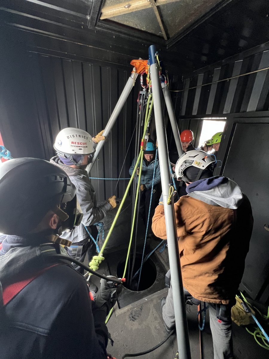 MassDFS's tweet image. #TechRescue Tuesday: The Mass Fire Academy recently delivered its Confined Space Rescue course in #AuburnMA. About 20 firefighters from across the state took part in 5 days of training for non-entry, operational, &amp;amp; technician-level rescues in these challenging environments.