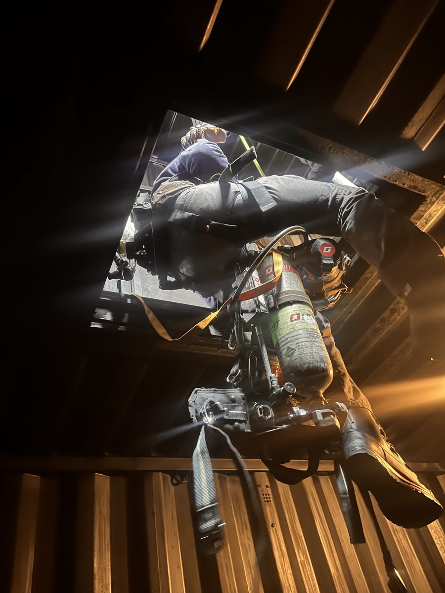 MassDFS's tweet image. #TechRescue Tuesday: The Mass Fire Academy recently delivered its Confined Space Rescue course in #AuburnMA. About 20 firefighters from across the state took part in 5 days of training for non-entry, operational, &amp;amp; technician-level rescues in these challenging environments.