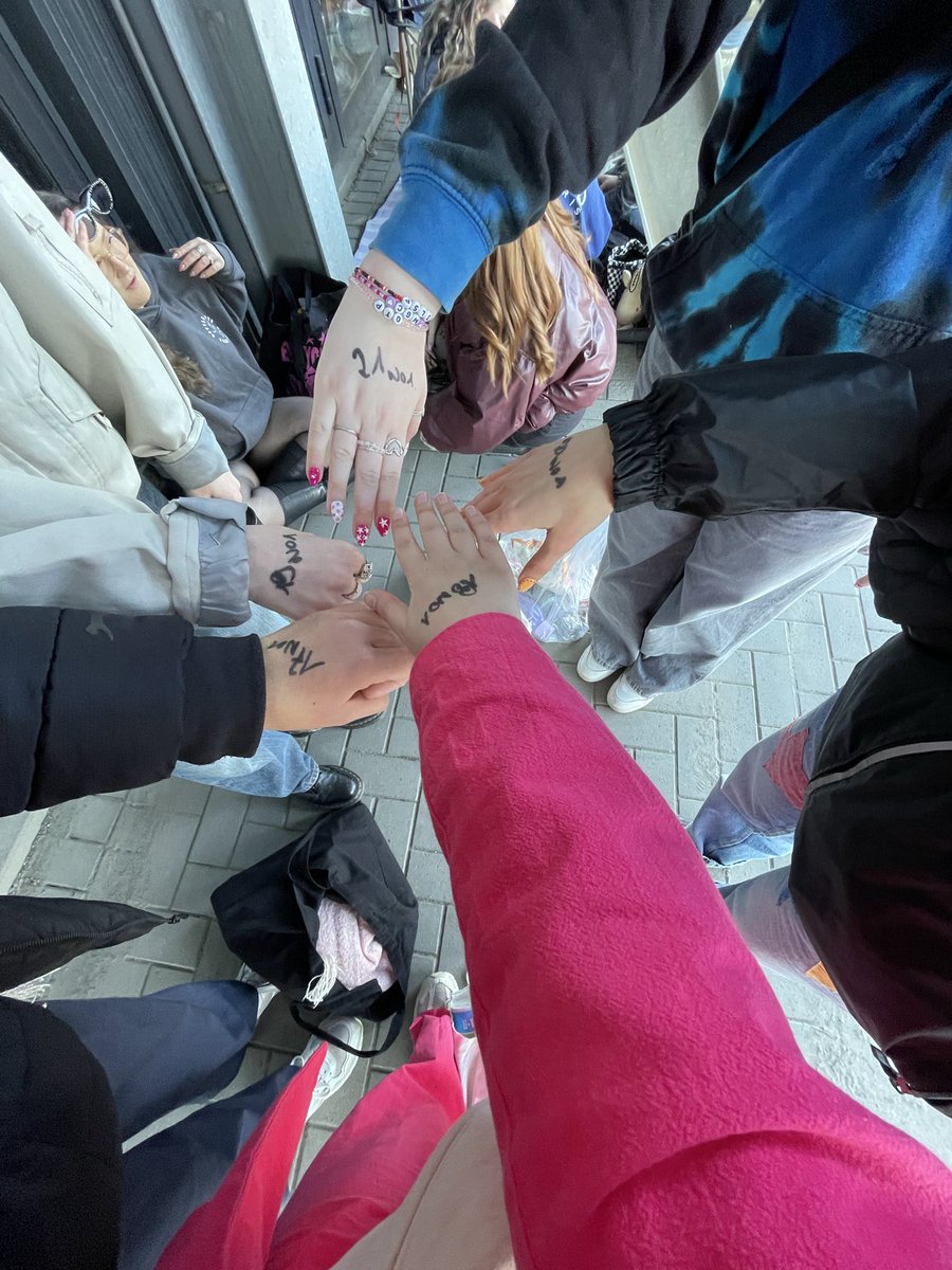 Nina🤍✨ on TOUR tweet media