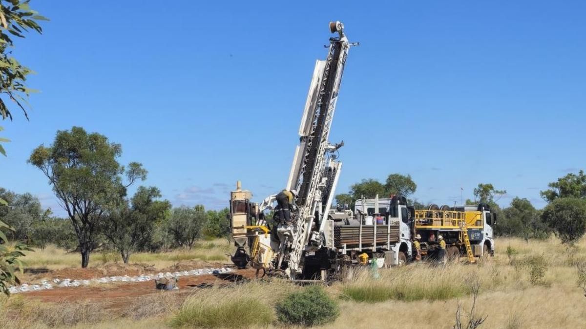 westaustralian's tweet photo. A surprise Easter gift has landed for Red Metal Ltd holders, with the company moving to reward its loyal investor base through a generous in-specie distribution of its 35.2 per cent stake in Maronan Metals.
#BULLSNBEARSWA
https://t.co/nHlKjBq0tH https://t.co/Kcrn9xr7qd