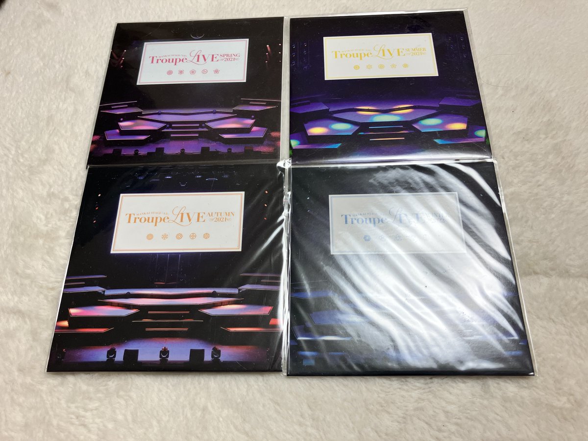 fukacam_003's tweet photo. あとトルライのアフターパンフ(予約特典のCD付き)、えすりのぬいぐるみと春・夏組もちマス
トルライパンフは春組だけ開封してるのと、特典CDの端に折れ目が入ってます。CDは未開封。
ちびぐるみともちマスはちょこちょこお外に連れ出してたのでそれでも大丈夫な方で…洗濯してお渡しします。 https://t.co/8cslVKFngK