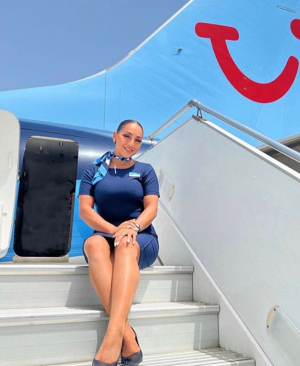 paula962308678's tweet photo. Stewardesses 350 https://t.co/CMgR30jhG6