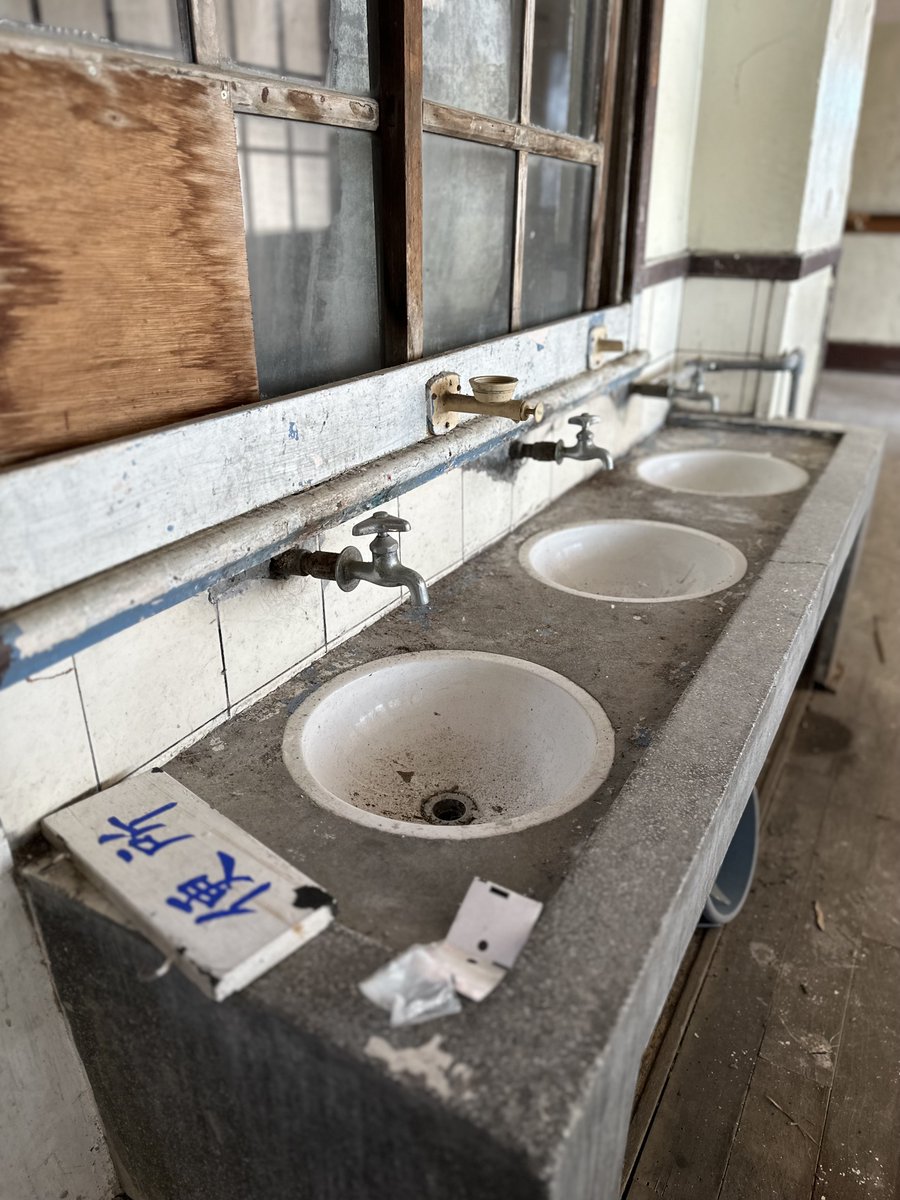 えぇ～恐らく･･･男性用便所です。

#春の廃便所祭り
#春の廃便所祭り2026