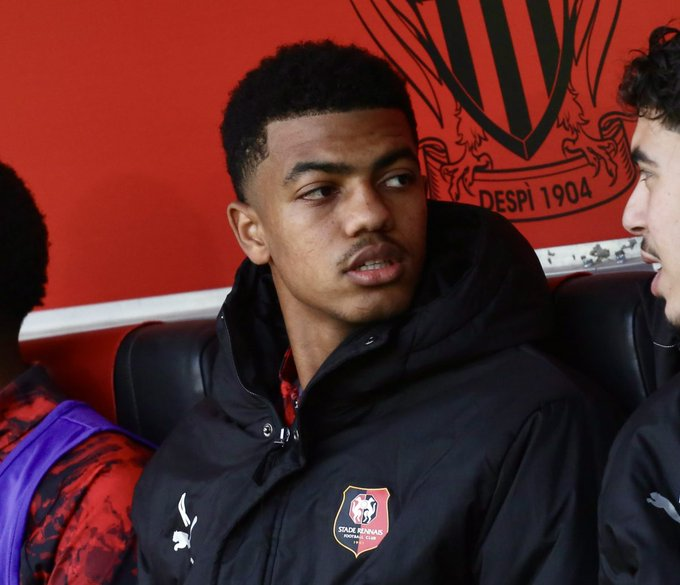 بوروسيا دورتموند يراقب المدافع الشاب عبد الحميد آيت. حسب تقرير سكاي سبورتس، النادي الألماني مهتم بتدعيم دفاعه بهذا اللاعب الواعد، الذي قدم أداءً مميزًا مع فريقه الفرنسي 