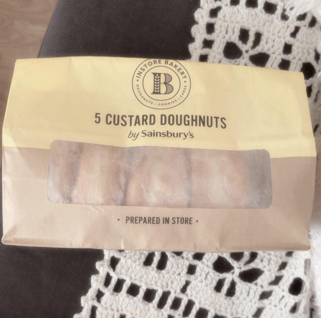 chocojungwons's tweet image. 233cals (i controlled myself and had one)