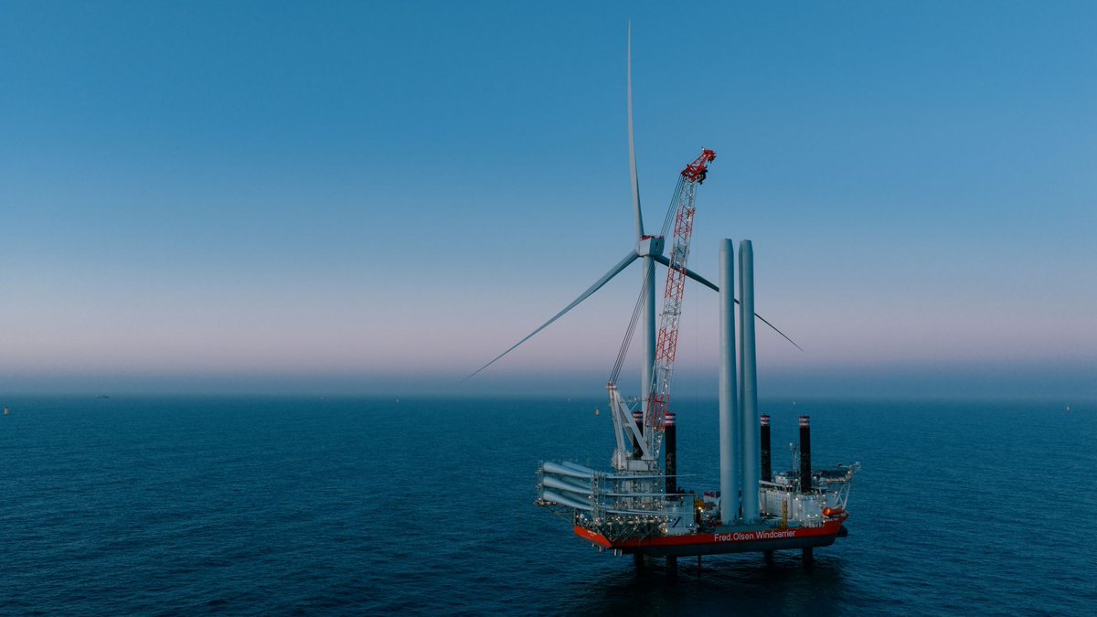 EnergyInstitute's tweet image. 🌍#NewEnergyWorld

🌀First power flows from Denmark’s 1.1 GW Thor #offshorewind farm as @SiemensGamesa installs its first turbine. RWE and Norges Investment Bank aim to complete all 72 by 2027, with a new O&amp;amp;M hub at Thorsminde Port: ow.ly/fF5h50YBk1l