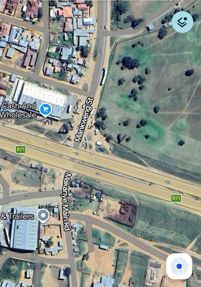 Reginald_Morwa's tweet photo. @CityofPolokwane  You should be ashamed that such a busy intersection (leading to @ULvarsity) does not have traffic lights with a green arrow signals for a protected turn with right-of-way. @OtpLimpopo @RoadsAgency @OtpLimpopo https://t.co/oBH3RGSoVT