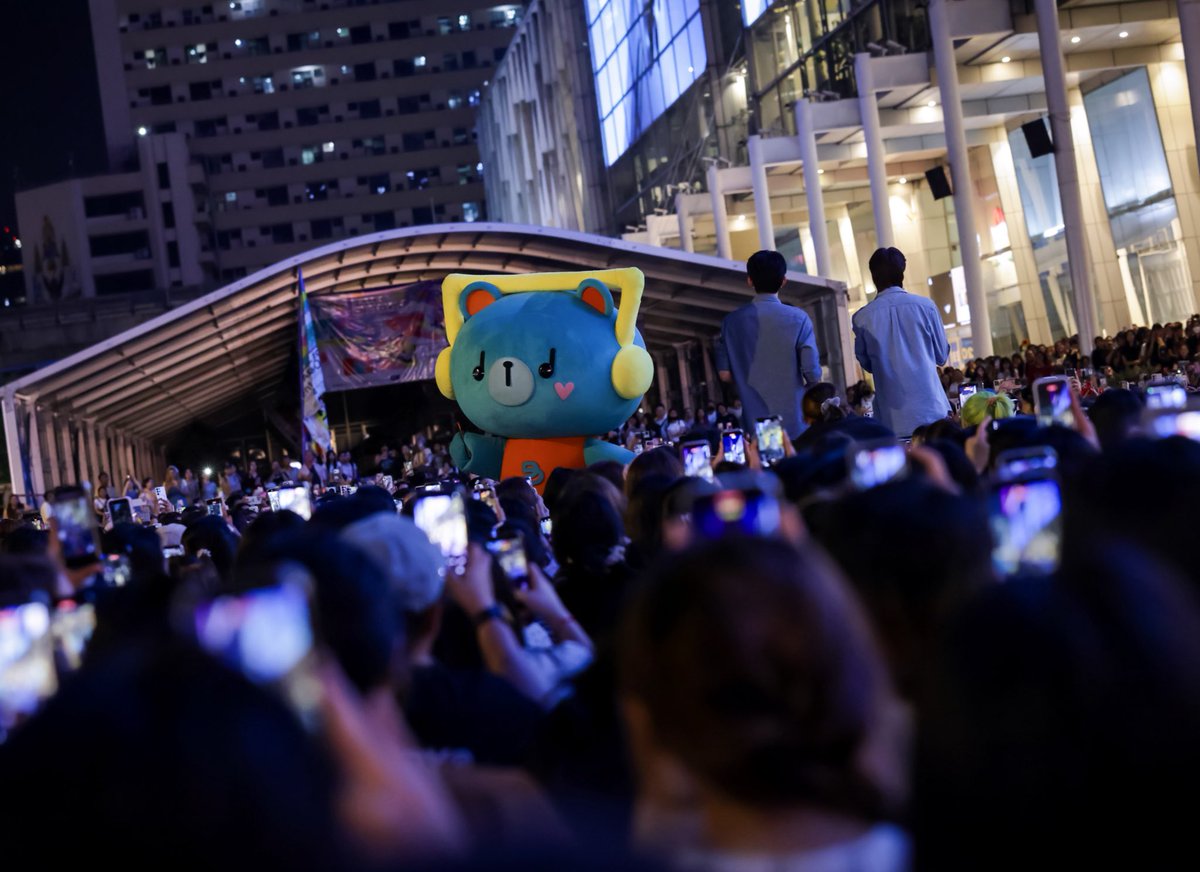 centralwOrld tweet media