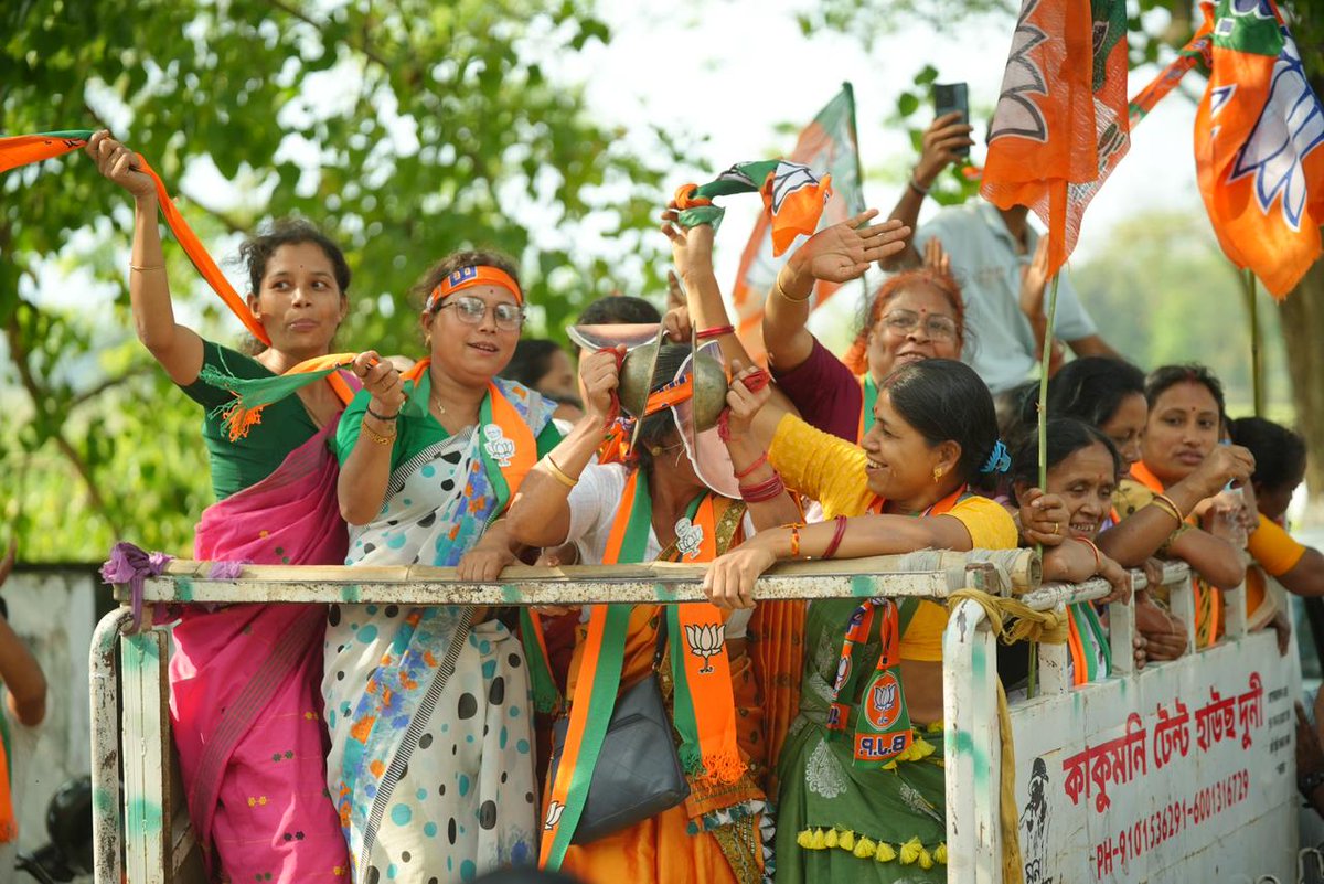 DilipSaikia4Bjp's tweet photo. Sipajhar is firmly backing Dr. Paramananda Rajbongshi....
Joined a massive roadshow with Dr. Rajbongshi and appealed to voters to choose the Lotus for development. 🪷
Thank you, Sipajhar.
#BJP4ViksitAssam #DoubleEngineInAssam https://t.co/1gddBazZIS