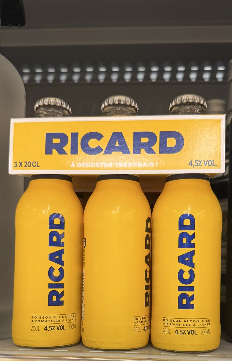 CricriBack's tweet photo. #Ricard a prévu les bouteilles prêtres à l’emploi 😬
Doit on y voir un signe 🤔… https://t.co/i1tzFwvutx