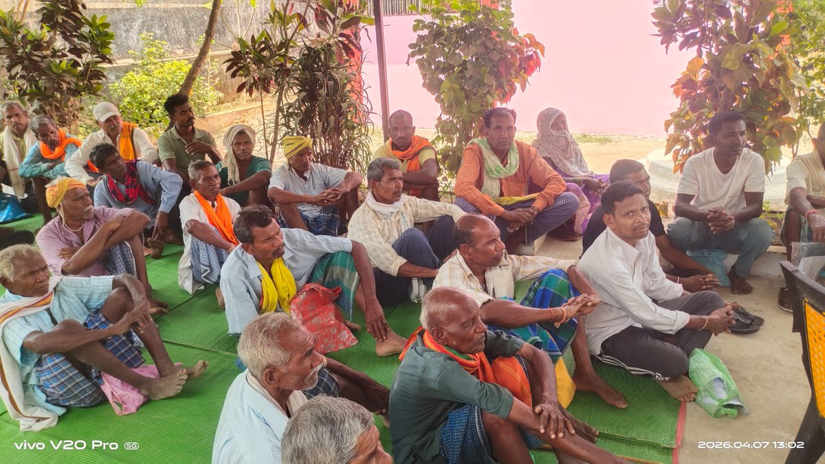 IFFCO_CG's tweet photo. जिला धमतरी के ग्राम घुरावंड में नैनो उर्वरक आधारित किसान सभा का आयोजन किया गया।
कार्यक्रम में उपस्थित किसानों को क्षे.अधिकारी द्वारा नैनो यूरिया, नैनो डीएपी,नैनो जिंक व नैनो कॉपर के उपयोग एवं लाभ की जानकारी दी गई। साथ ही जैव उर्वरक,जार टेस्ट व बीमा योजना पर चर्चा हुई। @IFFCO_PR https://t.co/tVtvgKn0KZ