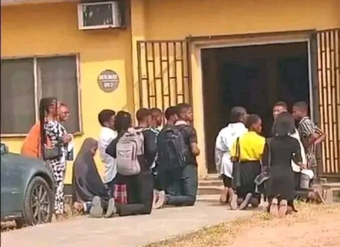 Christophert00's tweet photo. KIU students who went home for Easter without permission!!😂😂😂 https://t.co/tSiz41ZZ4r