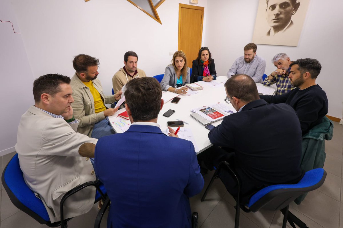 PSOE_CyL's tweet photo. ✅ El PSOE ha superado el 30% de los votos en Zamora y ha logrado mantener el tercer procurador.

@danidelarosa y @AntidioF analizan los resultados del 15M con cargos públicos y orgánicos de la provincia.

El @PSOE_Zamora está fuerte para afrontar las elecciones municipales. https://t.co/gLW0p2N3bQ