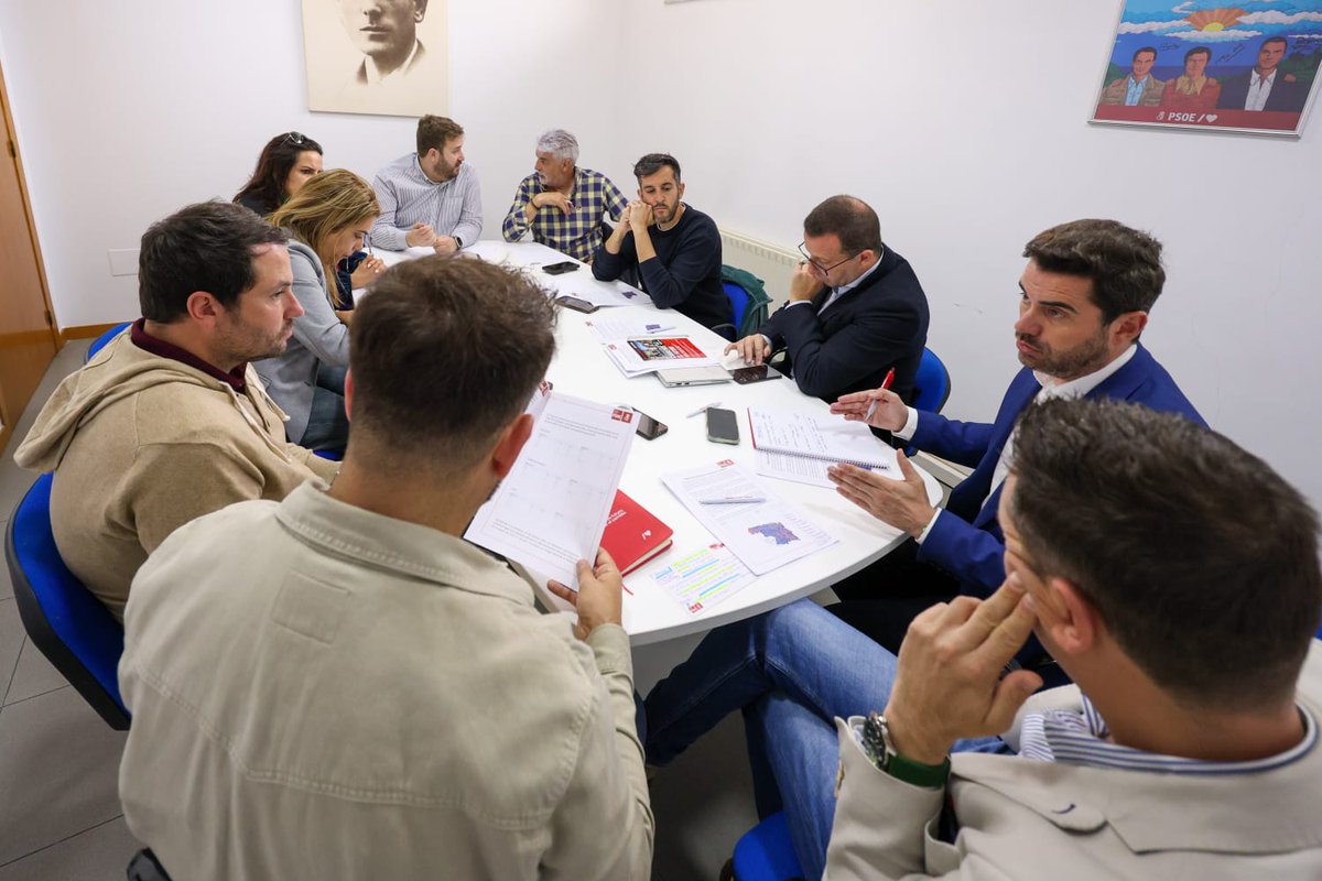 PSOE_CyL's tweet photo. ✅ El PSOE ha superado el 30% de los votos en Zamora y ha logrado mantener el tercer procurador.

@danidelarosa y @AntidioF analizan los resultados del 15M con cargos públicos y orgánicos de la provincia.

El @PSOE_Zamora está fuerte para afrontar las elecciones municipales. https://t.co/gLW0p2N3bQ