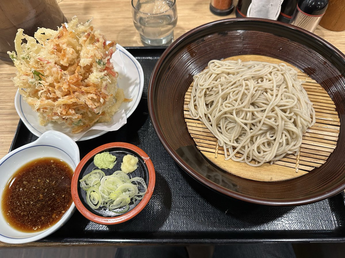 ·ユグ·🐭🤍/⚙️🧟‍♀️/🖤🎧🤍/👑💙🌹 tweet media