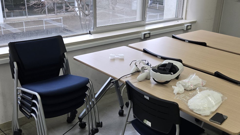 see2et's tweet photo. 今日は大学の新歓で、VR体験会のお手伝いをしていました～っ！！！
初めてVRの世界に没入してる人の反応、やはりとても良い https://t.co/Lp02VdQ8Pa