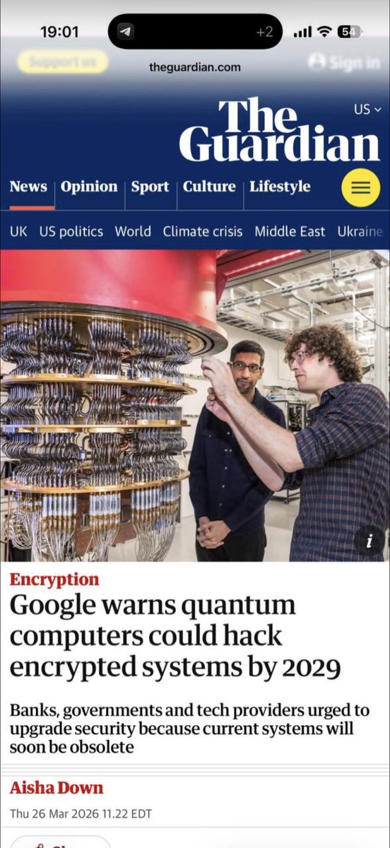 全网这两天都在说，谷歌发的那个带有警告意味的文章，什么量子计算机用Shor算法，能从你链上暴露的公钥反推私钥。Google上个月（3月底）刚发论文，说技术进步了，可能用不到50万物理量子比特，9分钟左右就能干一笔——正好赶上比特币一个区块的时间。听起来吓人？但现实是：2026年现在，真正能稳定跑这种