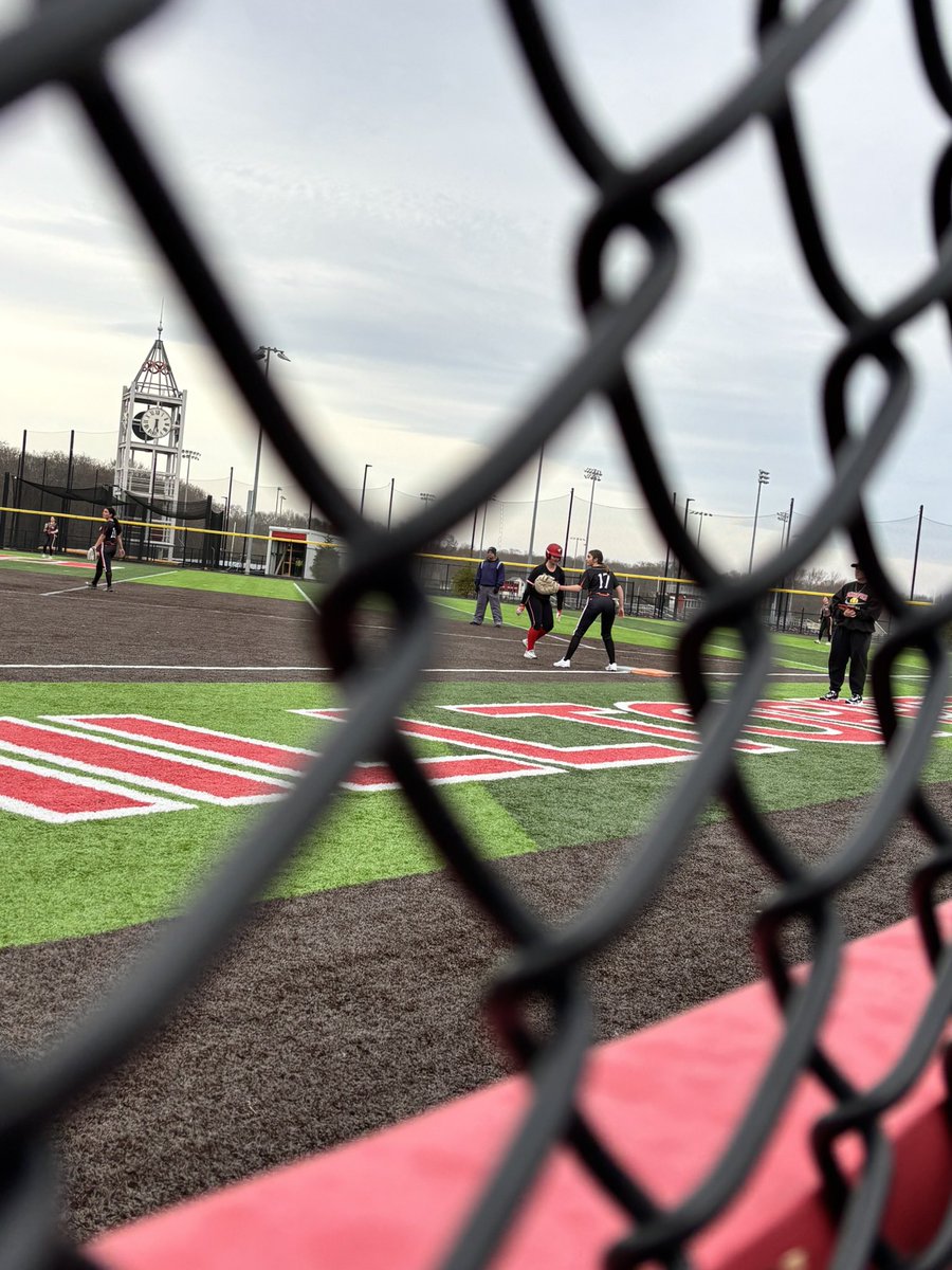 BellamaeS2028's tweet photo. High school season is underway. Yesterday was our first home game. @SEUFireSoftball @FSC_Mocs @BarryUSoftball @BryantSoftball https://t.co/Sn6KHCQfVH