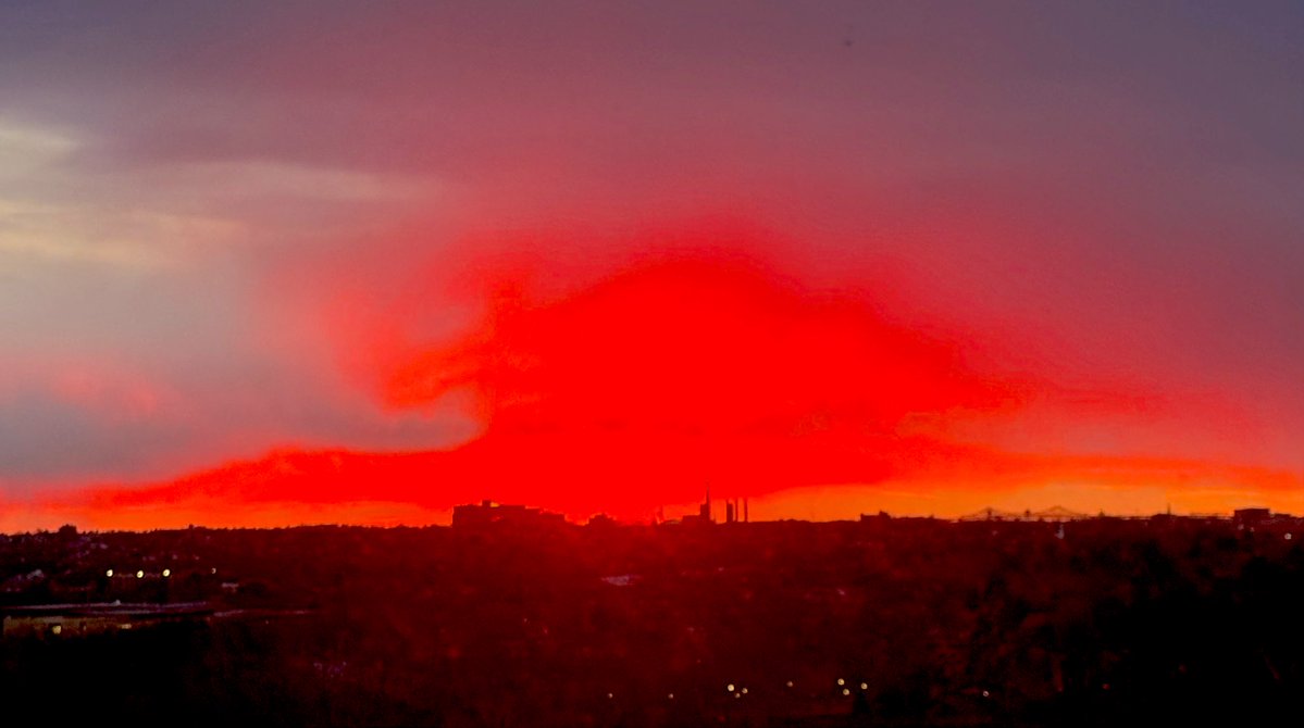 peterpayackpoet's tweet image. #Tuesday #fiery “#red #sky in #morning….” 
#Clouds at #sunrise #Daybreak over #Fresh_Pond #Cambridge #Boston #skyline 
 @ericfisher
 @Pamelanbcboston 
 @ShiriSpear 
 @Met_CindyFitz 
 @laabs
 @weatherchannel
 @TaniaLealTV
 @NewEnglandInfo
 @sarahwroblewski #followingnecn