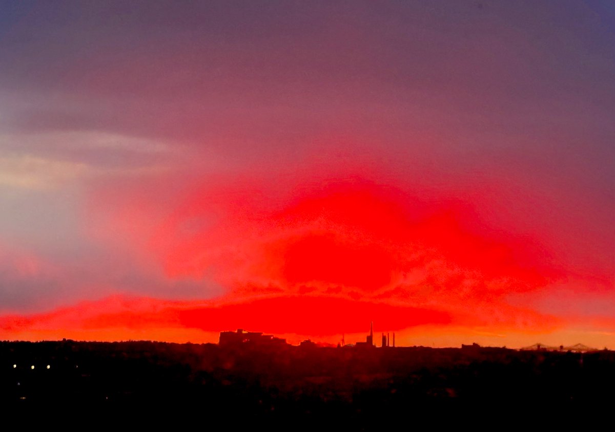 peterpayackpoet's tweet image. #Tuesday #fiery “#red #sky in #morning….” 
#Clouds at #sunrise #Daybreak over #Fresh_Pond #Cambridge #Boston #skyline 
 @ericfisher
 @Pamelanbcboston 
 @ShiriSpear 
 @Met_CindyFitz 
 @laabs
 @weatherchannel
 @TaniaLealTV
 @NewEnglandInfo
 @sarahwroblewski #followingnecn