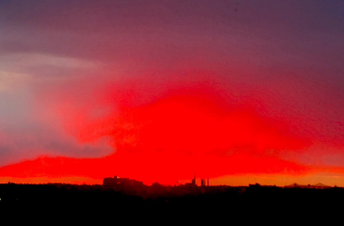 peterpayackpoet's tweet image. #Tuesday #fiery “#red #sky in #morning….” 
#Clouds at #sunrise #Daybreak over #Fresh_Pond #Cambridge #Boston #skyline 
 @ericfisher
 @Pamelanbcboston 
 @ShiriSpear 
 @Met_CindyFitz 
 @laabs
 @weatherchannel
 @TaniaLealTV
 @NewEnglandInfo
 @sarahwroblewski #followingnecn
