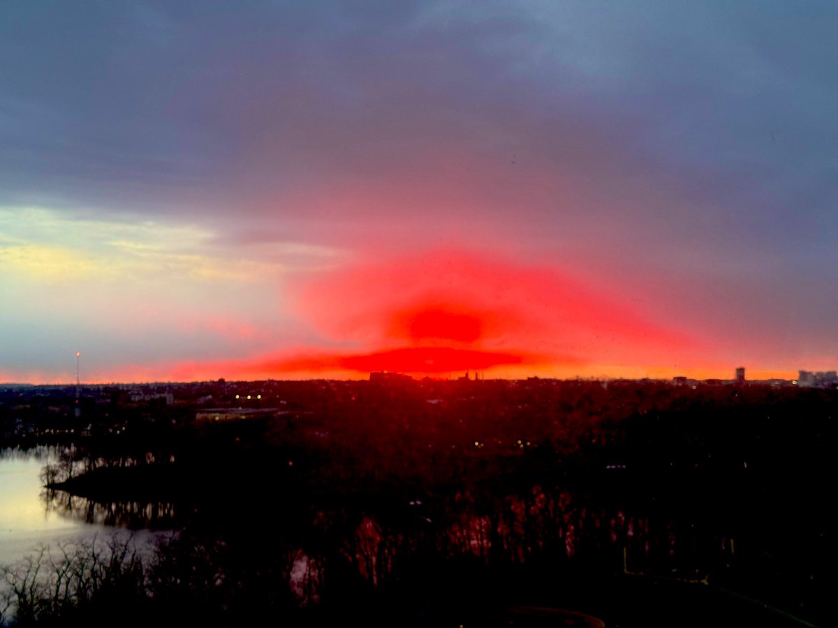peterpayackpoet's tweet image. #Tuesday #fiery “#red #sky in #morning….” 
#Clouds at #sunrise #Daybreak over #Fresh_Pond #Cambridge #Boston #skyline 
 @ericfisher
 @Pamelanbcboston 
 @ShiriSpear 
 @Met_CindyFitz 
 @laabs
 @weatherchannel
 @TaniaLealTV
 @NewEnglandInfo
 @sarahwroblewski #followingnecn