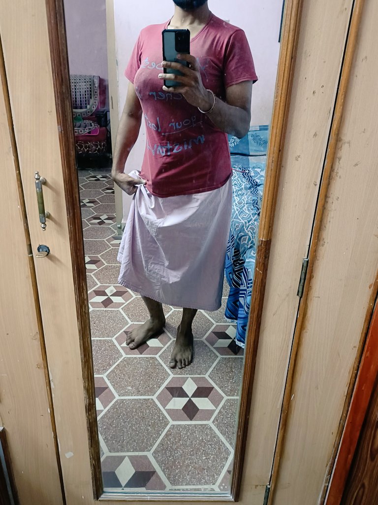likikar19's tweet photo. I am crossdresser and any aunty or girls please abuse me https://t.co/1htBpYfMlW