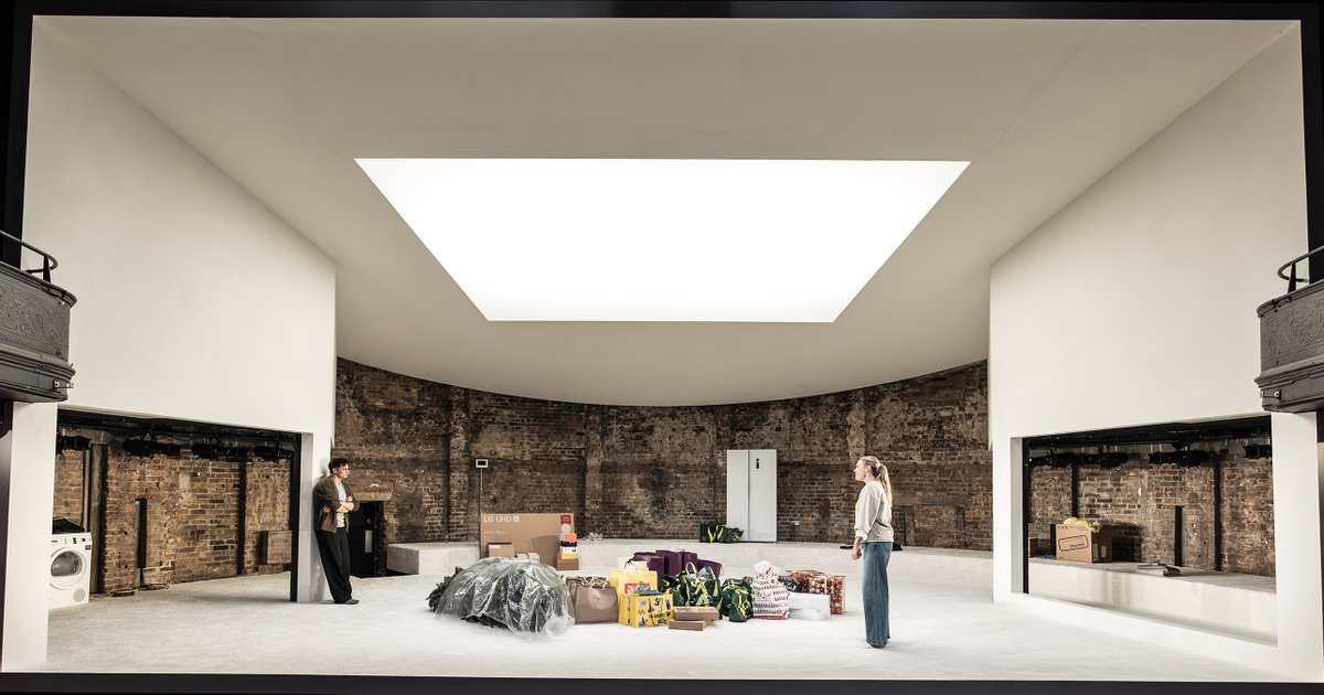 AlmeidaTheatre's tweet photo. First look at A Doll's House ✨

And if you're 25 or under: Almeida For Free is back 🎟️

A free performance, workshops with director Joe Hill-Gibbins and adaptor Anya Reiss, and a post-show Q&amp;A – all next Thu 16 Apr.

Booking opens this Thu 9 Apr, 5pm → https://t.co/yPWvsgCNUK https://t.co/7ZqRDZp1Nu