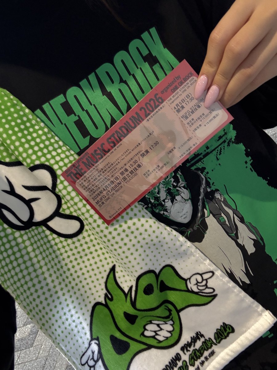 ur9o9o's tweet photo. 《 THE MUSIC STADIUM 2026 
             ONE OK ROCK × YOASOBI 💗》

初YOASOBI
隣のYOA'Sさんと一緒に肩組んだり終わってからお互いの普段のライブの話とかしてたし楽しかった〜

ももちゃんとやっと会えたしはるくんからタコス貰えて大満足🌮 https://t.co/HBtm1zLg65