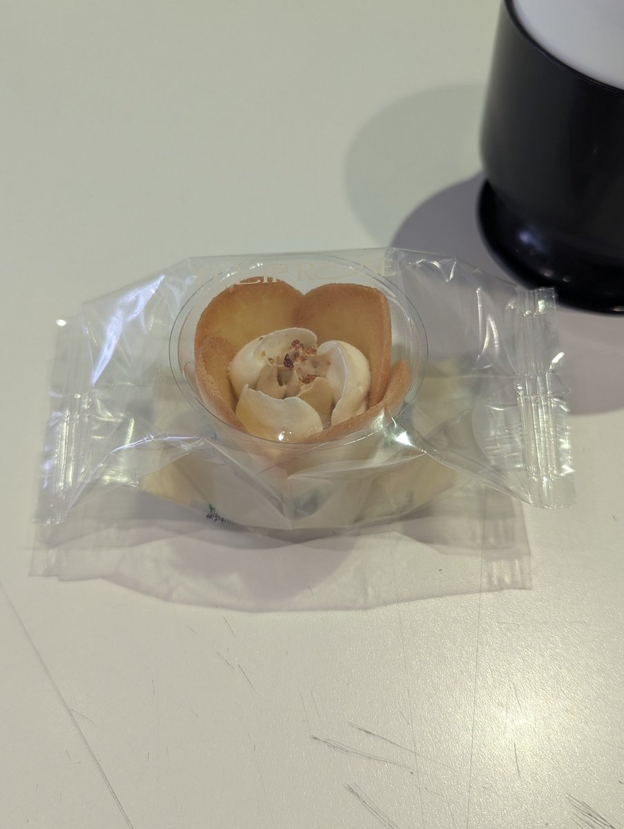 本日のスタッフのおやつ
全部アップすると食べ過ぎがばれそうです…